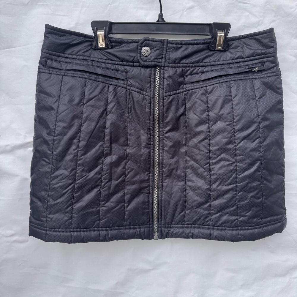 Athleta // black puffer material mini skirt size 12 z26